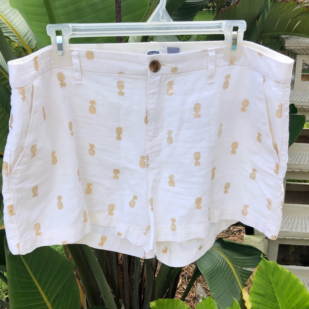 NWOT Old Navy Pineapple Short